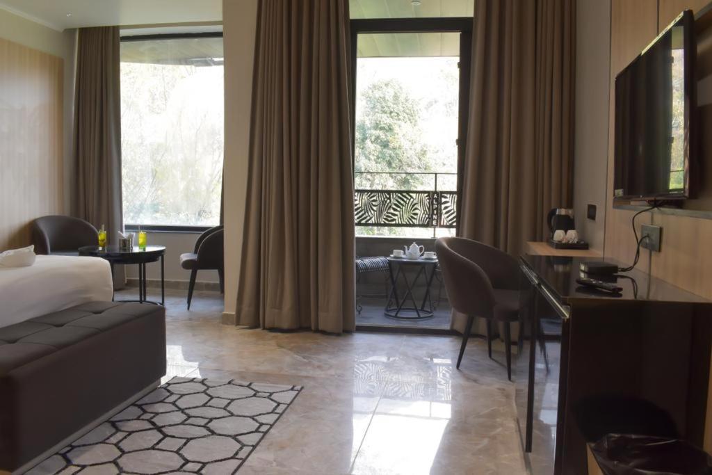 Alpine Hotel And Villas Dharamshala Dış mekan fotoğraf